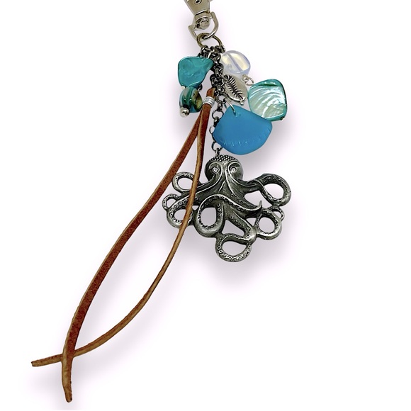 Ocean nautical bag charm with octopus pendant and multiple Albicore shells - Picture 3 of 3